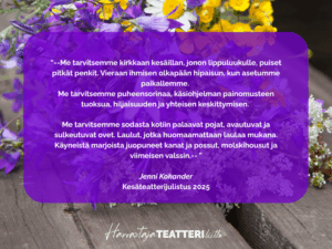 Kuvituskuva jossa ote kesäteatterijulistuksesta. taustalla kesäkukkia.