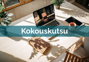 Kokouskutsu. Kuvituskuva toimiston pöydästä.