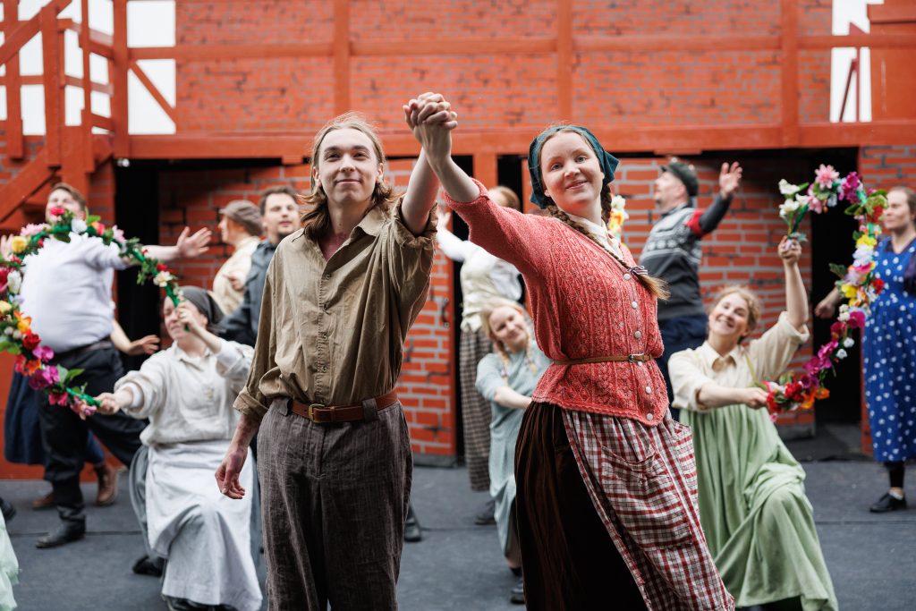 Jyväskylän Teatteriyhdistys Kulissi, Tytöt 1918. Kuvaaja Riku Montonen.